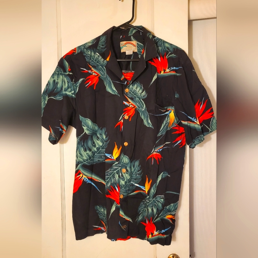 🏷= $1 Vintage Paradise Found Button Down